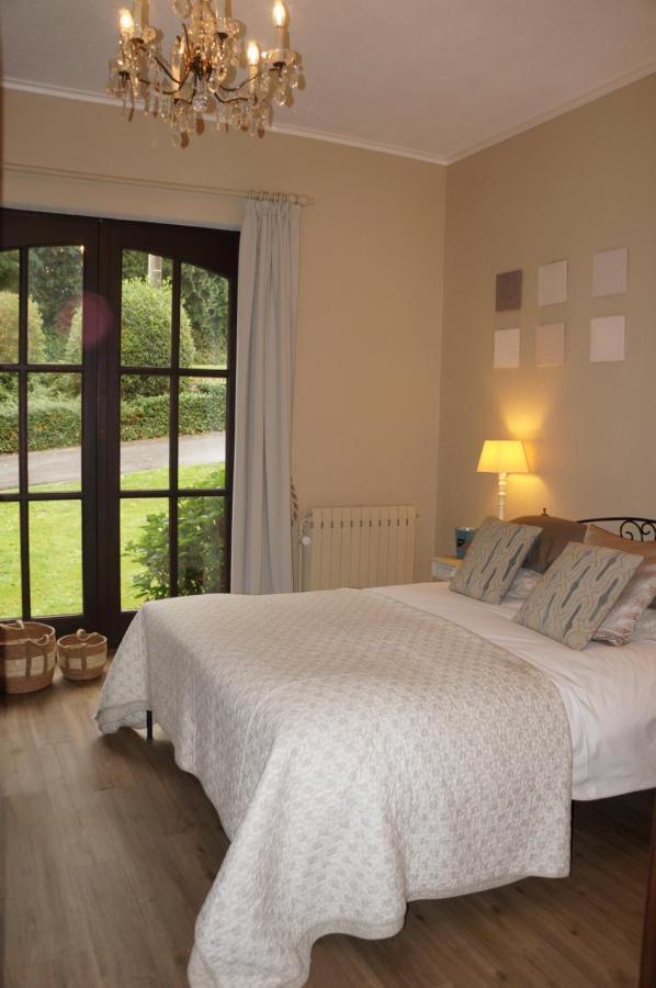 B&B Les Cresses Ciney Exteriör bild